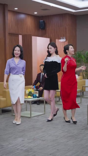 三个女儿把老妈宠翻天（34集）红果短剧免费看